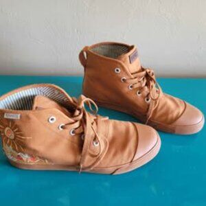 BANGS High Top Embroidered shoes, size 8.5